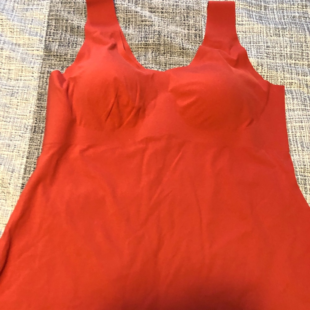 Knix tank